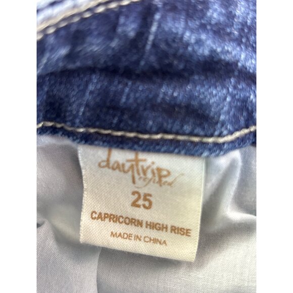 Daytrip Capricorn High Rise Distressed Denim Shorts Size 25 Destroyed Cut Off - Picture 6 of 6